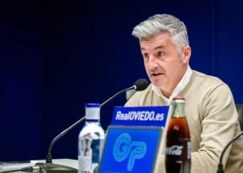 Roberto Suárez, al habla sobre el mercado del experimental Oviedo: “Nuestra ‘palanca’ para fichar es el récord de abonados”