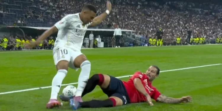 Lisci, sobre el penalti a Mbappé: “Juan Cruz tiene la pierna reventada”