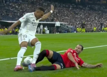 Lisci, sobre el penalti a Mbappé: “Juan Cruz tiene la pierna reventada”
