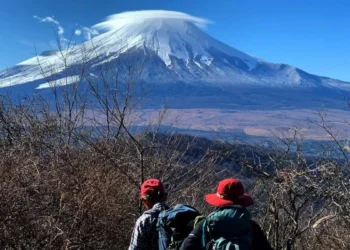 Tiene 102 años y batió el récord de edad en levantar al monte Fuji, el pico más alto de Japón