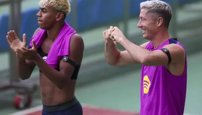 Lamine y Lewandowski se vuelven grandes amigos