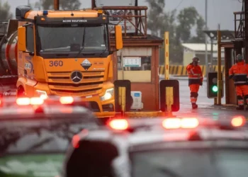 Chile compromete todos los esfuerzos para recuperar a los cinco mineros atrapados en gigantesca mina