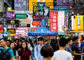 Jóvenes en China pagan para simular que trabajan ante la delito de empleo