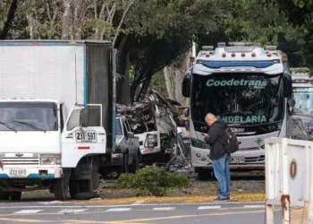 Ataque con explosivos contra sostén aérea en Colombia deja cinco muertos y 36 heridos