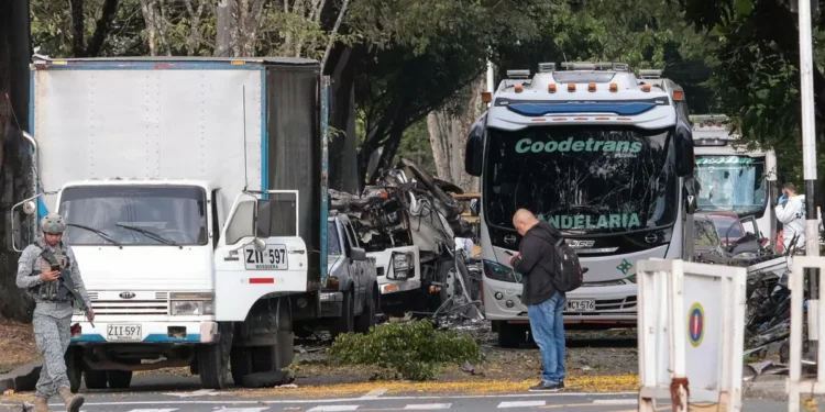 Ataque con explosivos contra sostén aérea en Colombia deja cinco muertos y 36 heridos