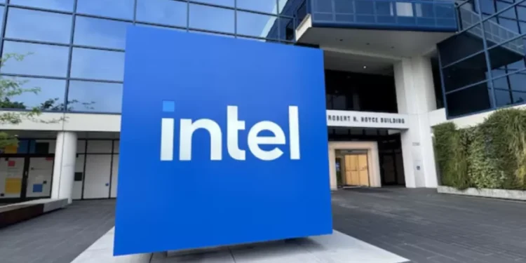¿Nacionalizar o aligerar los chips? Tras compra de Intel se abre brecha en Washington