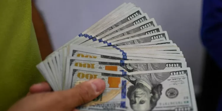 Gobierno argentino anuncia intervención en alhóndiga cambiario para contener el dólar