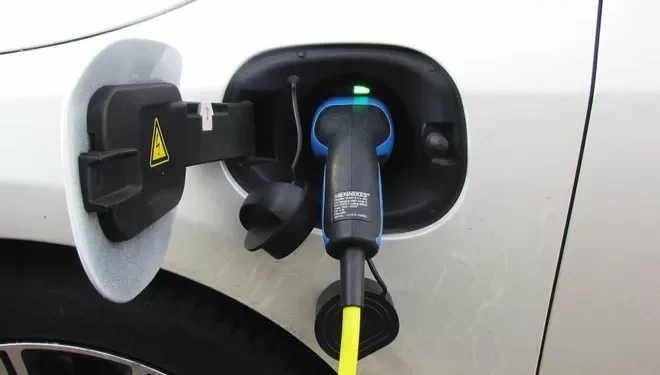 Buenas noticias para los conductores: esta nueva señal ayudará a los que tengan un utilitario eléctrico
