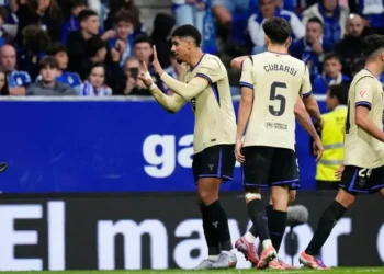 Araujo vuela en el Tartiere y se acuerda de Gavi