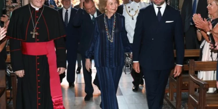 La Reina Sofía se da un baño de masas en Elche por su égida a la investigación para las enfermedades neurodegenerativas