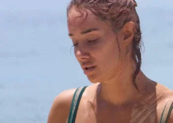 Adara Molinero, atendida por el equipo médico tras el sacramento de barro en ‘Supervivientes: All Stars’