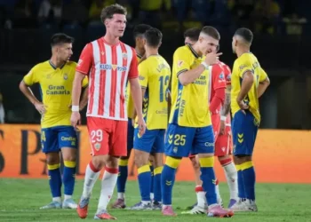 La UD Las Palmas, que recurre, pendiente a la sanción a Lukovic por su expectoración