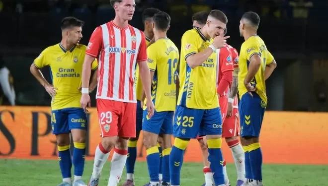 La UD Las Palmas, que recurre, pendiente a la sanción a Lukovic por su expectoración