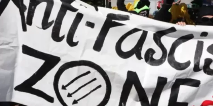 ¿Qué es Antifa?, el movimiento antifascista que enfrenta a los supremacistas blancos