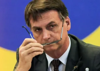 Bolsonaro fue ingresado a un hospital tras “sentirse enfermedad” en su prisión domiciliaria