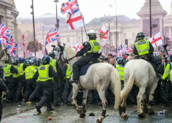 26 policías heridos y 25 detenidos en manifestación de la extrema estribor en Londres