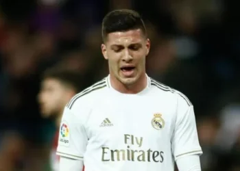 De Jovic a Etta Eyong: 19 fichajes que el Oviedo no pudo -o no quiso- explicar