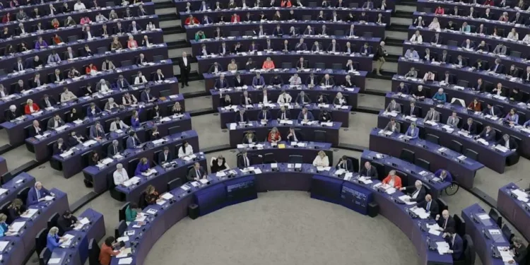 Parlamento Europeo critica las posturas del gobierno de Gustavo Petro