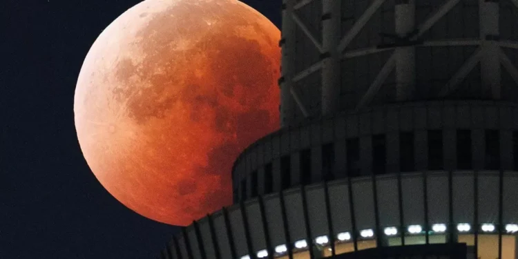 La “escaparate de sangre” deleitó a apasionados de la astronomía y ya hay fecha para el próximo eclipse