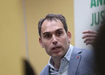 La respuesta de Toni Valero (IU) tras la polémica de Pablo Iglesias: “Mis hijas vuelven al cole… en espina escuela pública”