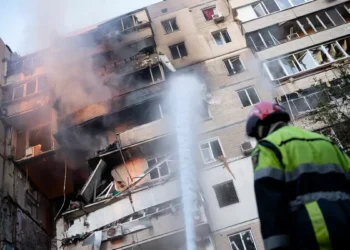 Rusia atacó con drones y misiles la sede del ministerio ucraniano; hay al menos cinco muertos