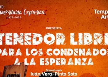 Un tenedor en alto en medio del desierto