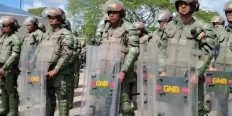 Qué tan grande es el Ejército de Venezuela para boxear a Estados Unidos