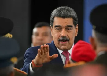 Venezuela inicia ejercicios militares en isla del Caribe en respuesta a Estados Unidos