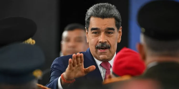 Venezuela inicia ejercicios militares en isla del Caribe en respuesta a Estados Unidos