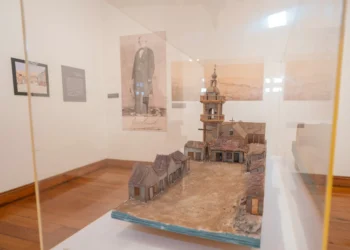 «Huantajaya: El Inicio de la Minería en Chile» se expone en Sala de genio Casa Collahuasi