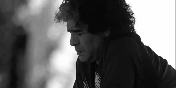 Embargan a hermanas y abogado de Maradona por presunto fraude en tráfico de su marca