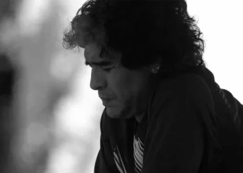 Embargan a hermanas y abogado de Maradona por presunto fraude en tráfico de su marca