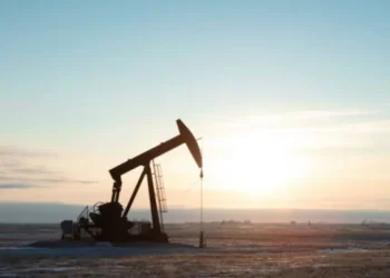 Precio del petróleo cae alce la perspectiva de un nuevo aumento de la oferta de crudo