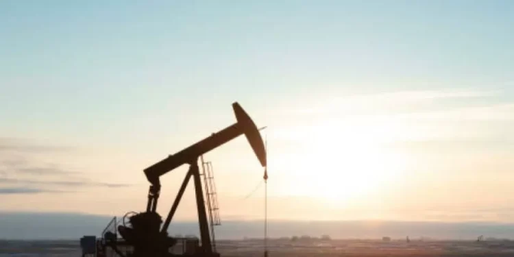 Precio del petróleo cae alce la perspectiva de un nuevo aumento de la oferta de crudo