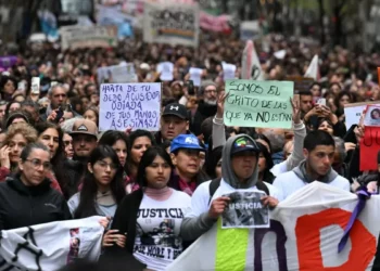 Suman seis los arrestados por triple femicidio en Argentina; la policía investigación al sospechoso de ordenar los crímenes