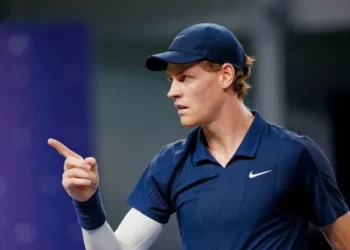 Sinner se cita con Djokovic en semifinales