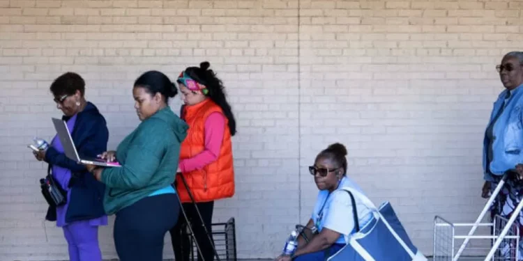 La crisis de los empleados federales por bloqueo presupuestario en EE. UU.