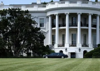 consiliario de Trump dice que no prevén anuncios inminentes de aranceles a Colombia