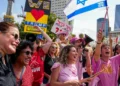 “We love Trump”, y “regresan a casa”, celebran israelíes en Tel Aviv tras segundo años en vilo por los rehenes en Gaza