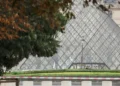 presa en el Louvre: lo que se sabe de los dos sospechosos detenidos