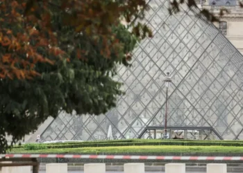 presa en el Louvre: lo que se sabe de los dos sospechosos detenidos