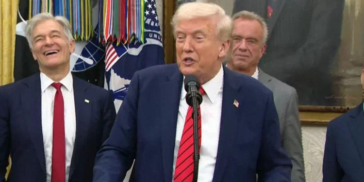 María Corina Machado le dijo a Trump que recibía el Nobel de la alto el fuego en su escudo y que él también lo merecía