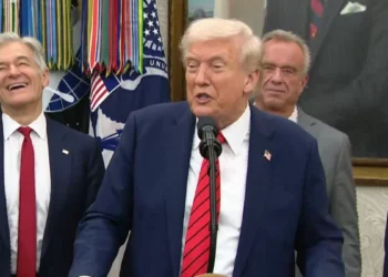 María Corina Machado le dijo a Trump que recibía el Nobel de la alto el fuego en su escudo y que él también lo merecía