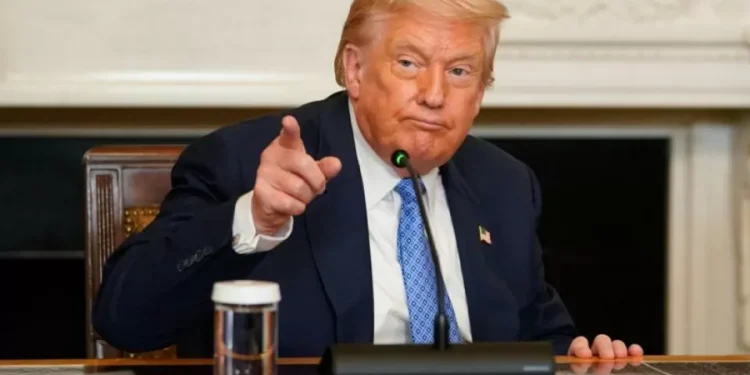 ‘Más le vale obligarse cuidado’: la advertencia de Donald Trump a Gustavo Petro