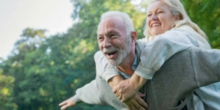 Zonas azules del mundo: cuáles son y por qué la parentela vive más de 90 años en ellas