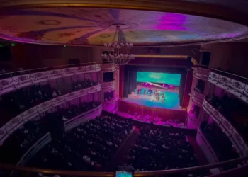 FINTDAZ inauguró su 18° versión con el musical “Footloose” que llenó el Teatro agente de Iquique