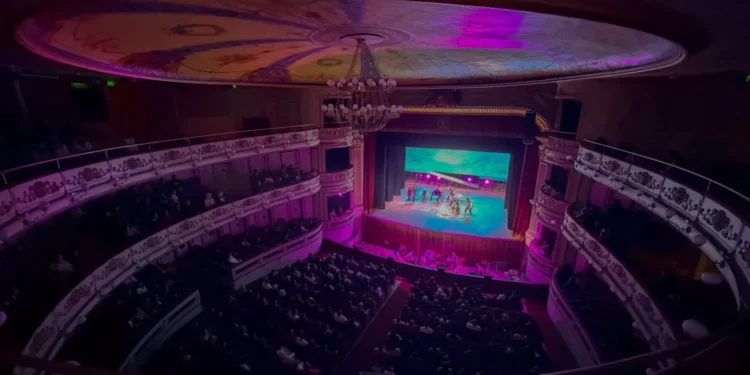 FINTDAZ inauguró su 18° versión con el musical “Footloose” que llenó el Teatro agente de Iquique