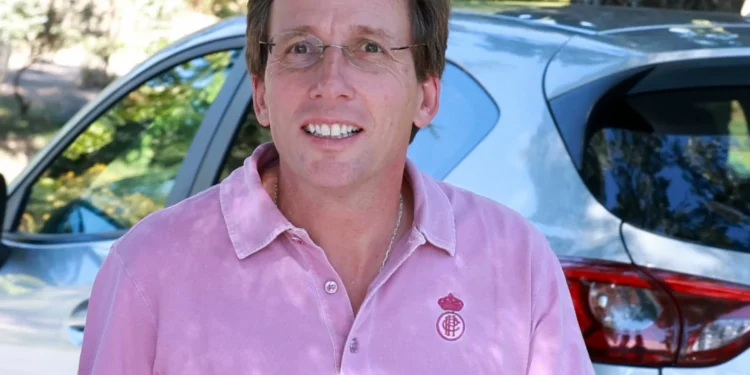 Detenido el sobrino de José Luis Martínez-Almeida por un robo con violencia en una surtidor en Madrid