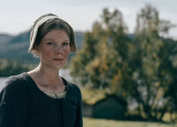 Llevo años buscando una relación de época a la altura de ‘Downton Abbey’ y ‘La juramento’ y me he enganchado a esta relación de 6 capítulos que viene de Suecia