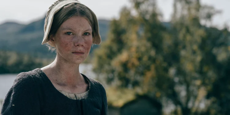 Llevo años buscando una relación de época a la altura de ‘Downton Abbey’ y ‘La juramento’ y me he enganchado a esta relación de 6 capítulos que viene de Suecia